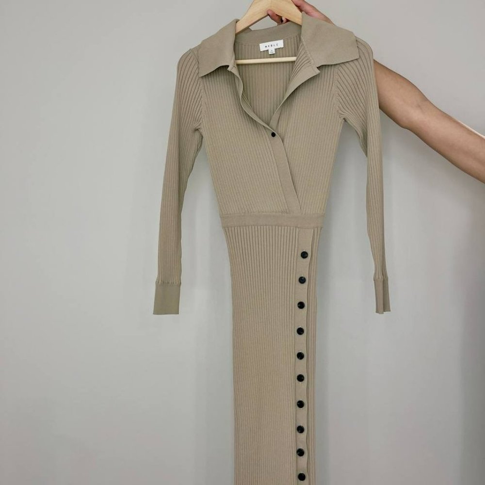 Buttoned dress - Picture 4 of 4